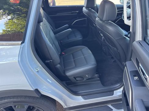 Used 2022 Kia Telluride EX w/ EX Premium Package AWD/4WD image 11