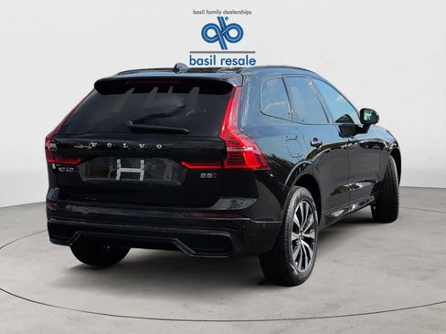 Used 2025 Volvo XC60 B5 Plus image 10