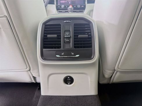 Certified 2026 Porsche Macan AWD/4WD image 22