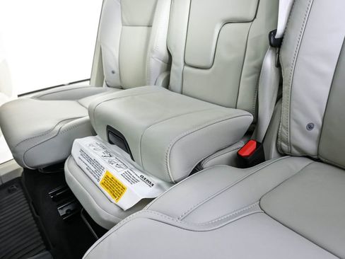 Certified 2025 Volvo XC90 T8 Ultra w/ Protection Package Premier AWD/4WD image 24