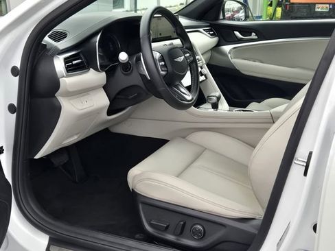 Used 2025 Genesis G70 2.5T image 12