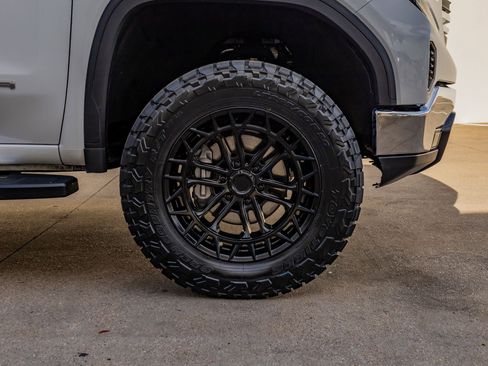 Used 2023 GMC Sierra 1500 SLT w/ SLT Premium Package image 12