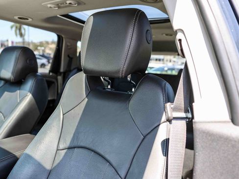 Used 2017 Chevrolet Traverse Premier FWD image 19