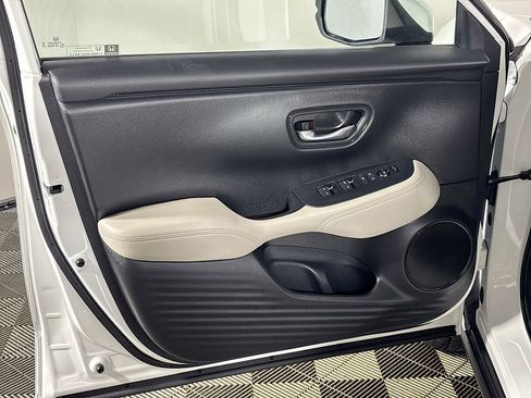 Certified 2025 Honda HR-V LX image 11