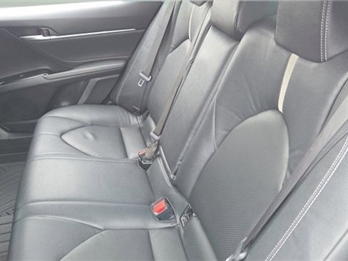 Used 2018 Toyota Camry XLE image 20