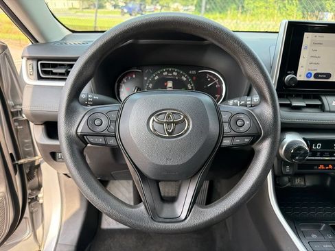 Used 2025 Toyota RAV4 XLE AWD/4WD image 15