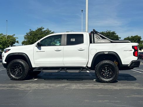 Used 2025 Chevrolet Colorado ZR2 w/ Midnight Edition AWD/4WD image 7