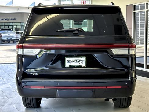 Certified 2023 Lincoln Navigator L Reserve AWD/4WD image 5