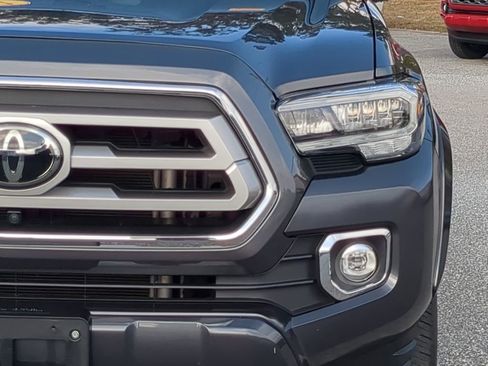 Used 2022 Toyota Tacoma Limited image 18