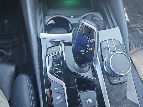 Used 2019 BMW 530i w/ Convenience Package image 18