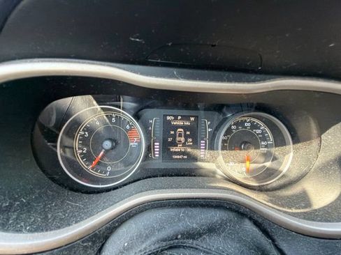 Used 2017 Jeep Cherokee Latitude AWD/4WD image 13