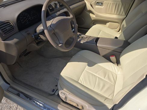 Used 1997 INFINITI J30 image 4