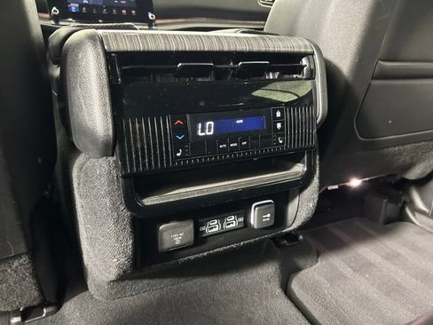 Used 2023 Jeep Wagoneer L Series III w/ Convenience Group I AWD/4WD image 35
