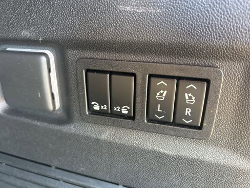 Used 2021 GMC Yukon Denali w/ LPO, Illumination Package image 33