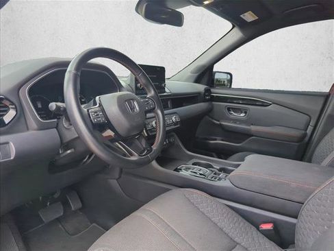 Used 2024 Honda Pilot Sport image 6