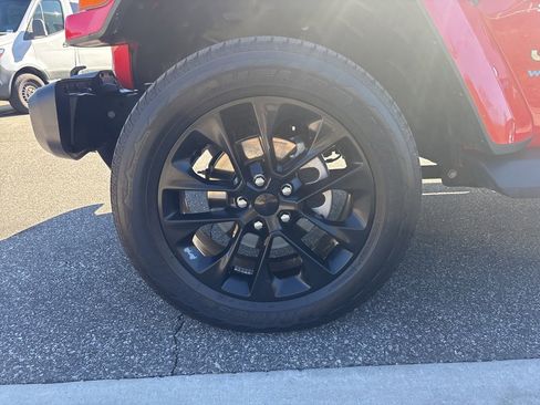 Used 2021 Jeep Wrangler Unlimited Sahara w/ Cold Weather Group image 14