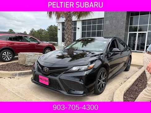 Used 2023 Toyota Camry SE image 3