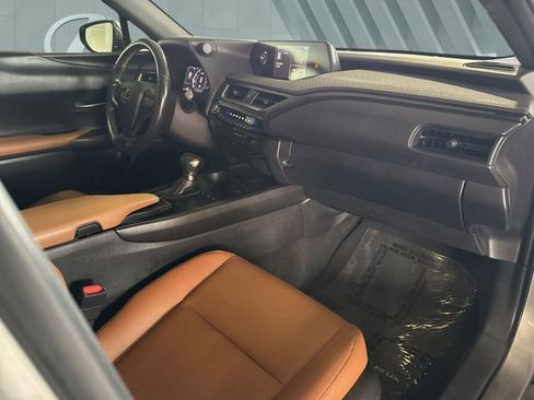 Used 2020 Lexus UX 200 w/ Premium Package image 28