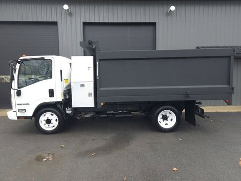 Used 2018 Isuzu NPR image 2