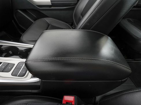 Used 2022 Ford Explorer XLT w/ Equipment Group 202A image 29