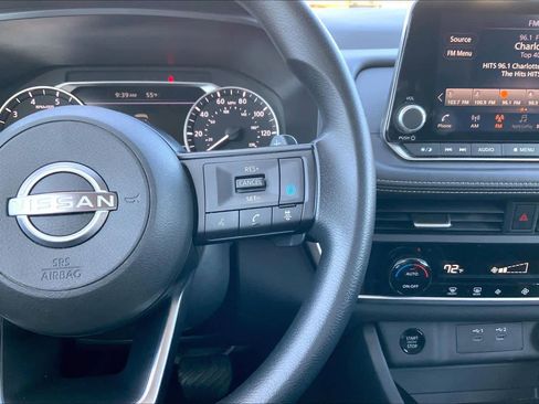 Used 2024 Nissan Rogue SV FWD image 24