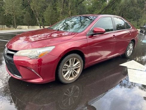 Used 2017 Toyota Camry SE FWD image 1