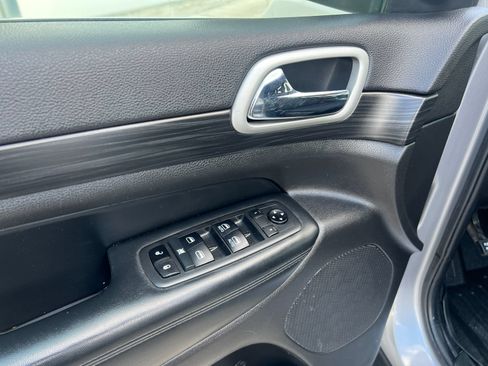 Used 2021 Jeep Grand Cherokee Laredo RWD image 26