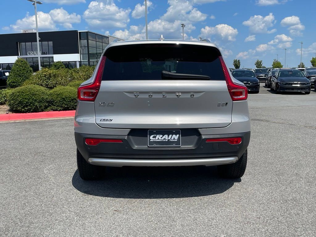 Used 2023 Volvo XC40 B5 Plus AWD/4WD image 6