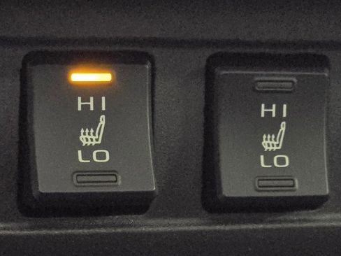 Used 2022 Toyota Corolla Cross XLE image 7