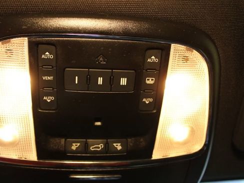 Used 2020 Jeep Grand Cherokee Limited w/ Luxury Group II image 29