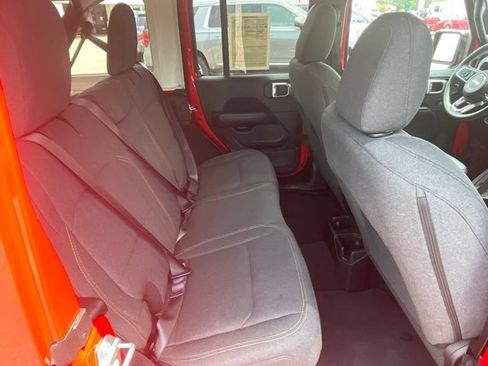 Used 2025 Jeep Wrangler Unlimited Sahara AWD/4WD image 13