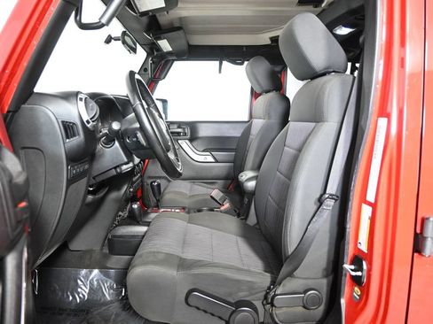 Used 2012 Jeep Wrangler Unlimited Rubicon w/ Connectivity Group AWD/4WD image 21