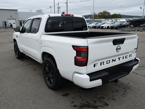 Used 2026 Nissan Frontier SV w/ All-Weather Content Package AWD/4WD image 8