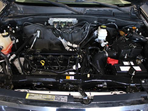 Used 2011 Ford Escape XLS w/ 101A Rapid Spec Order Code FWD image 28