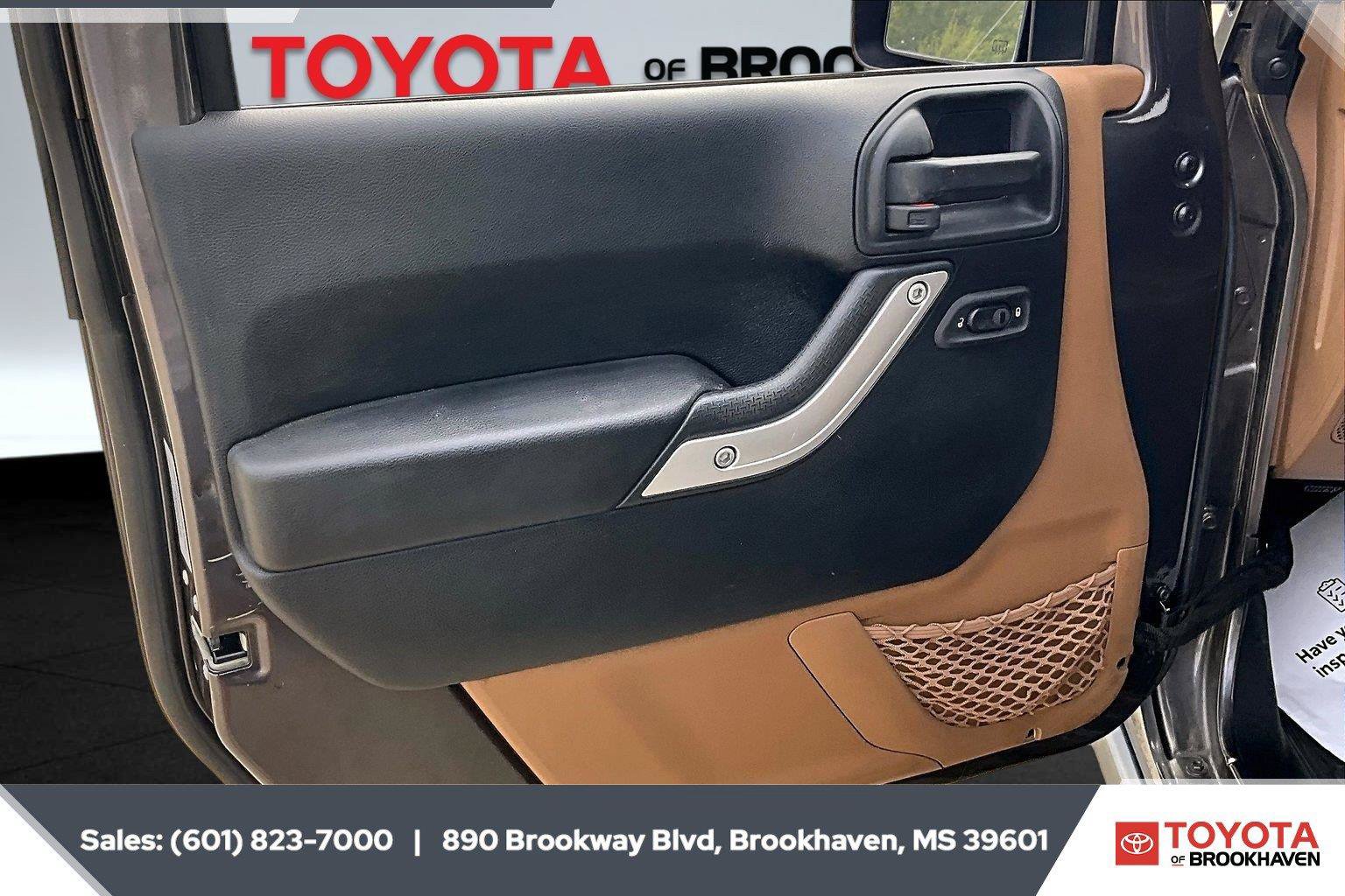 Used 2016 Jeep Wrangler Unlimited Sahara AWD/4WD image 16