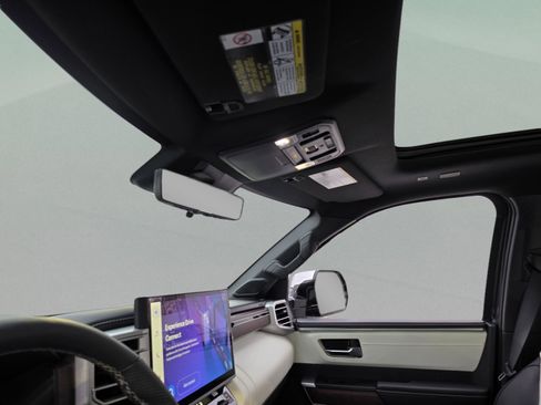 Used 2025 Toyota Sequoia Capstone image 13