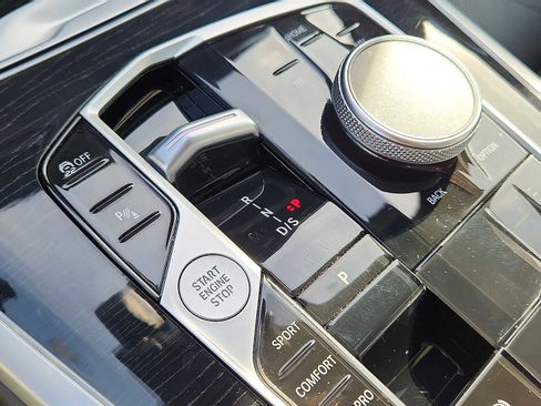 Certified 2024 BMW X7 xDrive40i w/ M Sport Package image 14