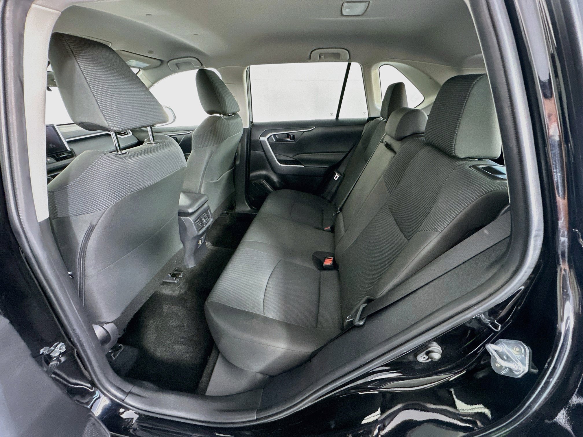 Used 2025 Toyota RAV4 LE AWD/4WD image 28