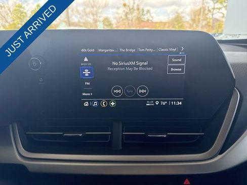 Used 2025 Chevrolet Trax RS w/ Sunroof Package image 16