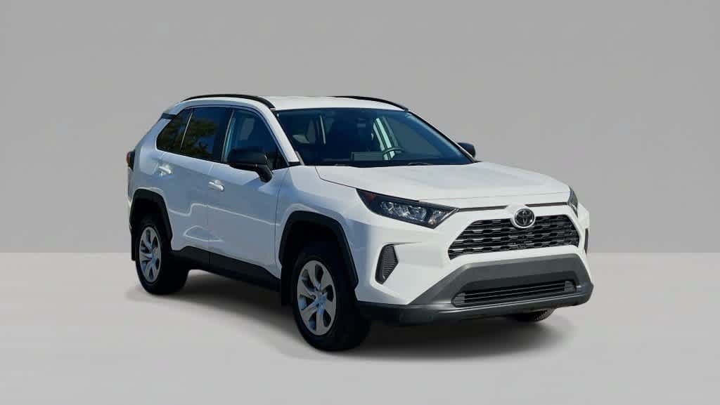 Used 2019 Toyota RAV4 LE FWD image 2