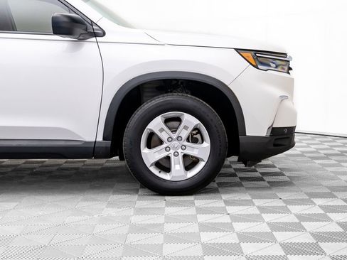 Used 2023 Honda Pilot LX image 31