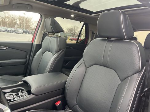 Used 2024 Honda Pilot Elite image 12