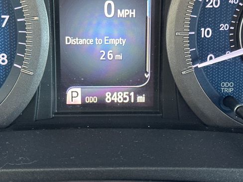 Certified 2018 Toyota Sienna LE FWD image 25