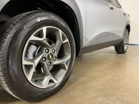 Used 2025 Chevrolet Trax LT image 2