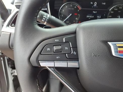 Used 2024 Cadillac XT6 Luxury w/ LPO, Floor Liner Package AWD/4WD image 7