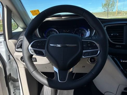 Used 2023 Chrysler Voyager LX FWD image 14