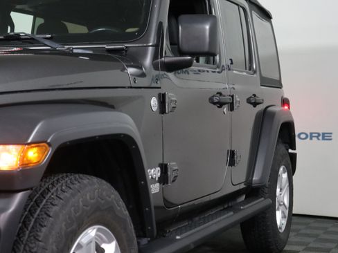 Used 2018 Jeep Wrangler Unlimited Sport S AWD/4WD image 11