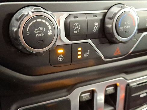 Used 2018 Jeep Wrangler Sport S image 19