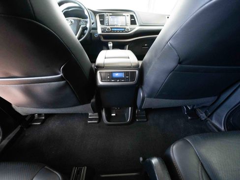 Used 2019 Toyota Highlander Limited image 22