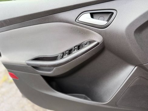 Used 2013 Ford Focus SE FWD image 18